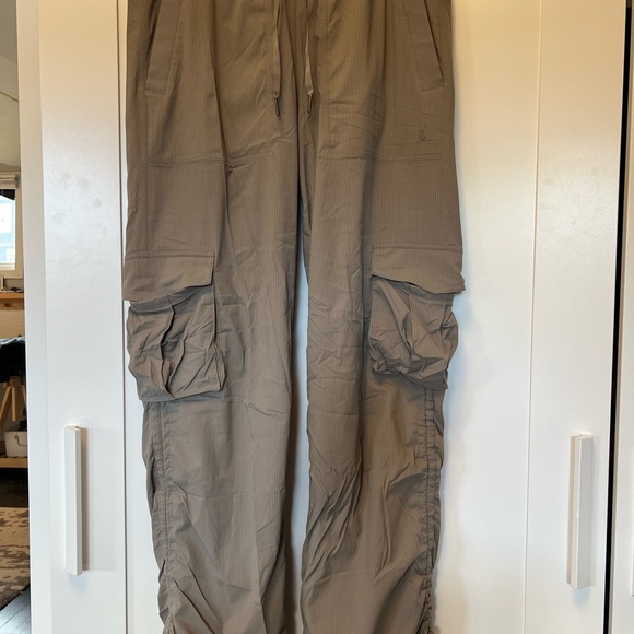 🍋 Lululemon Dance Studio Relaxed-Fit Mid-Rise Cargo PantWarm Ash Grey Size M - Picture 5 of 12